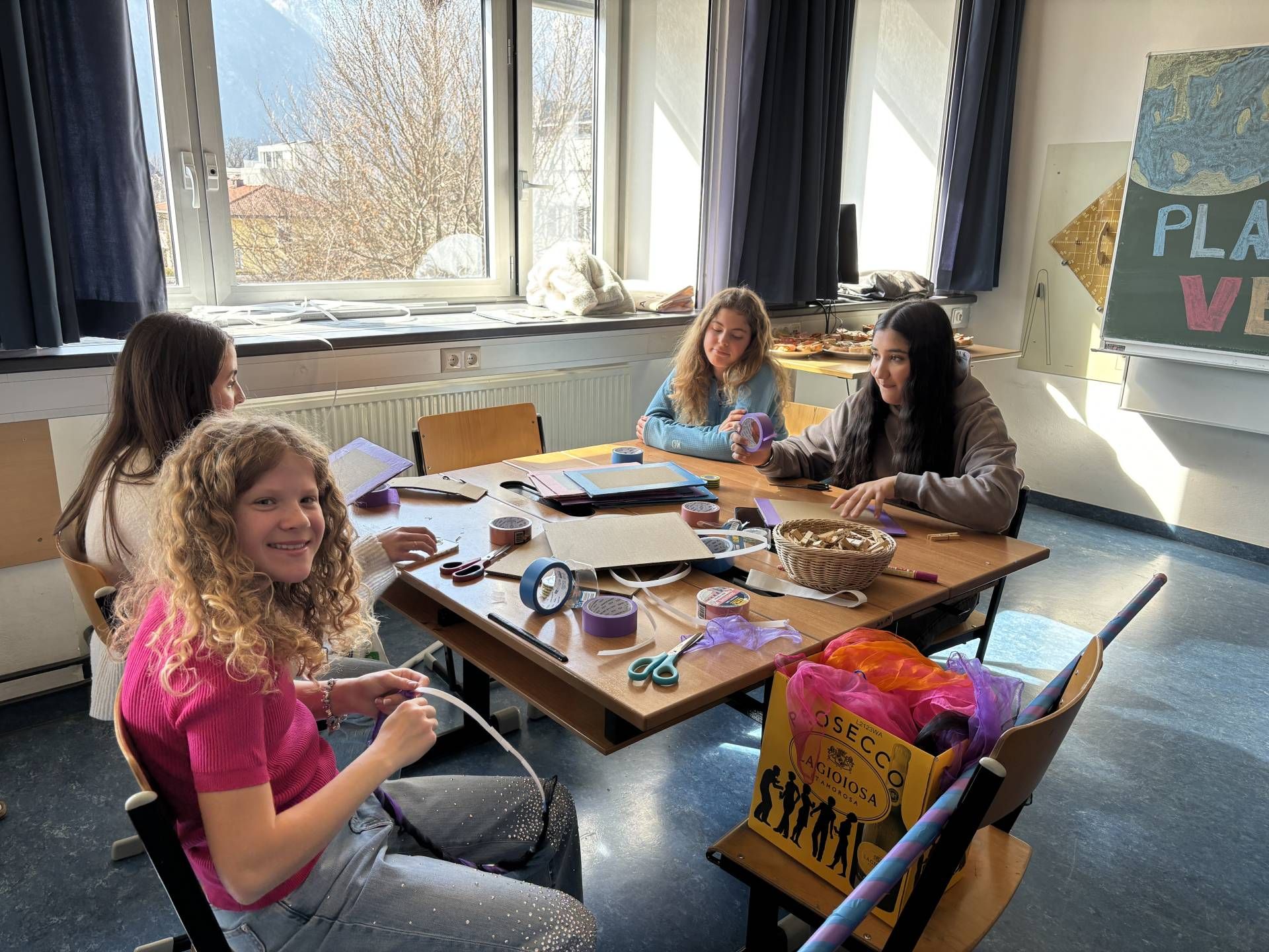 Gestaltung Bühnenbild und Requisiten im Gymnasium