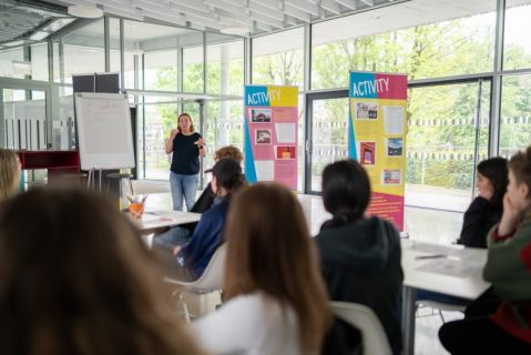 Wanderausstellung und Workshops für Jugendliche